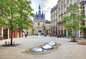 RS81870 Dreamstime Xxl 42843604 Bordeaux Scr