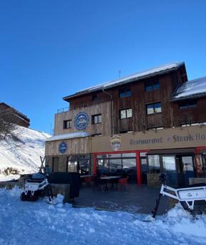 608655704