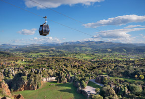 RS83079 Dreamstime Xxl 79122589 Cabarceno Scr