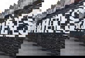 Dreamstime Les Bassins Des Lumières Min Min