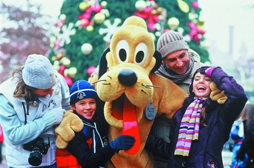 Students meeting Pluto at Disneyland® Paris